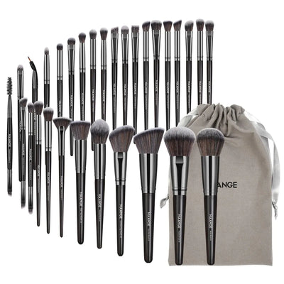 Kit complet de pinceaux de maquillage noirs MAANGE avec sac de rangement, conçu pour une application précise de tous types de cosmétiques.